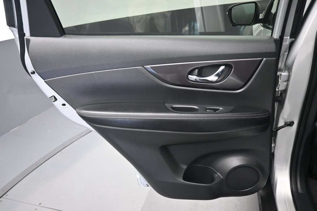Used 2020 Nissan Rogue SV w/ Premium Package AWD/4WD image 34