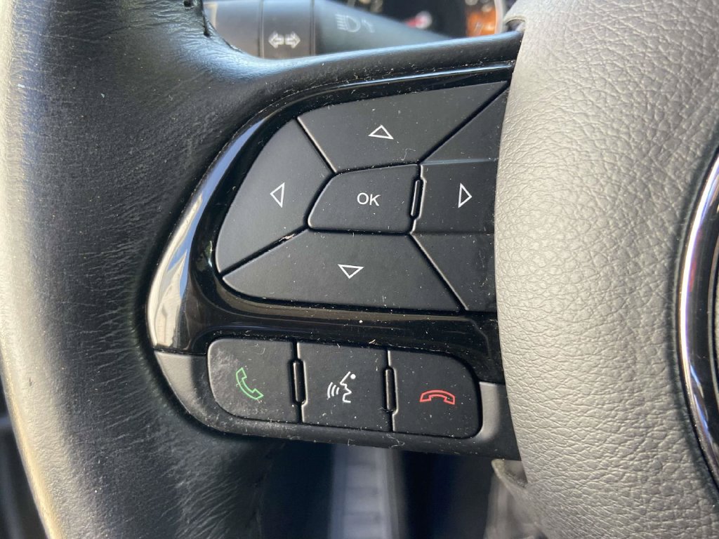 Used 2018 Jeep Renegade Altitude w/ Advanced Technology Group FWD image 34