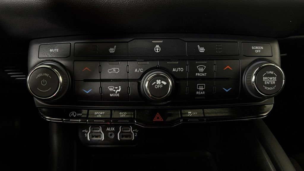 Used 2024 Dodge Durango SXT w/ SXT Blacktop Group AWD/4WD image 24