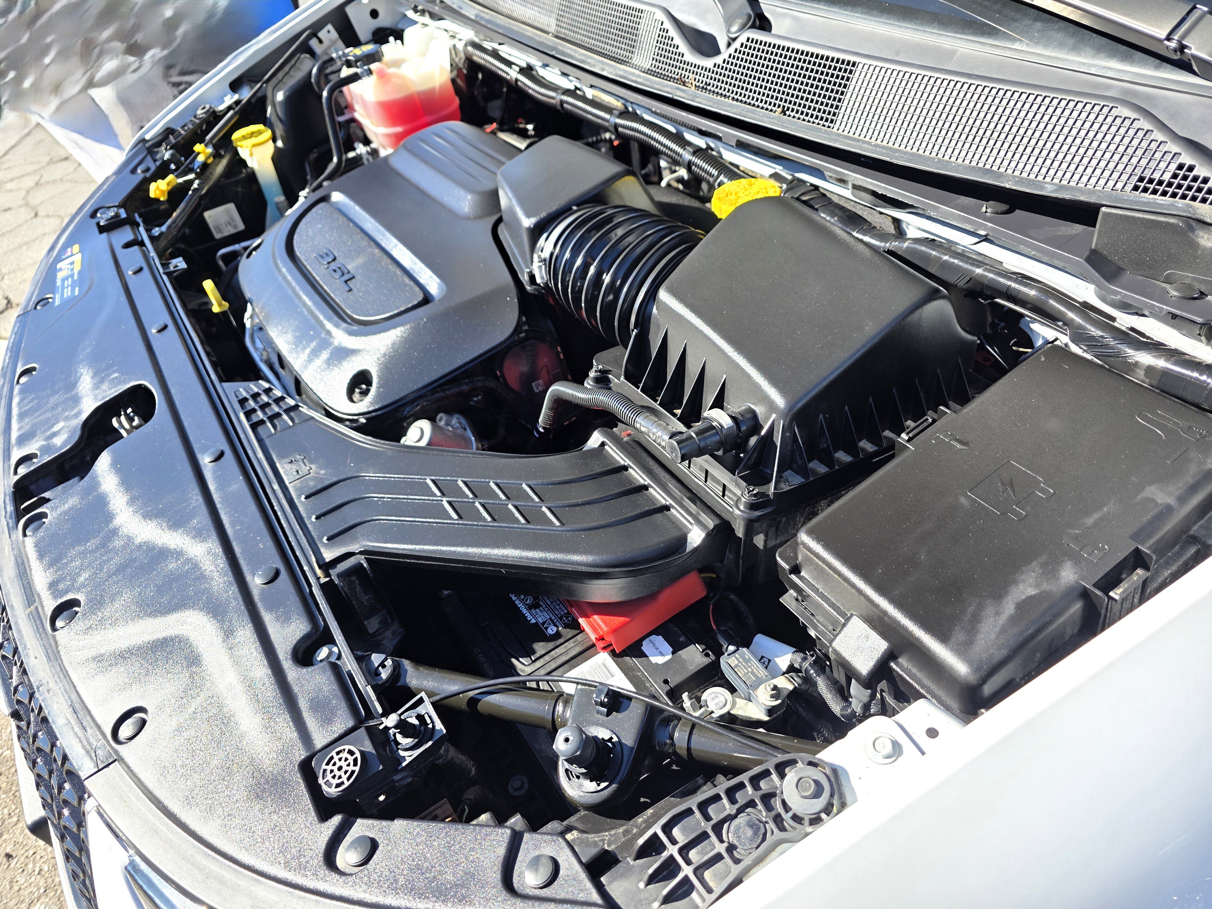 Certified 2023 Chrysler Pacifica Touring-L image 21