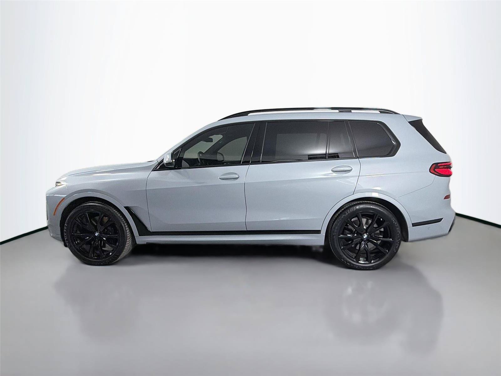 Certified 2026 BMW X7 xDrive40i w/ M Sport Package AWD/4WD image 8