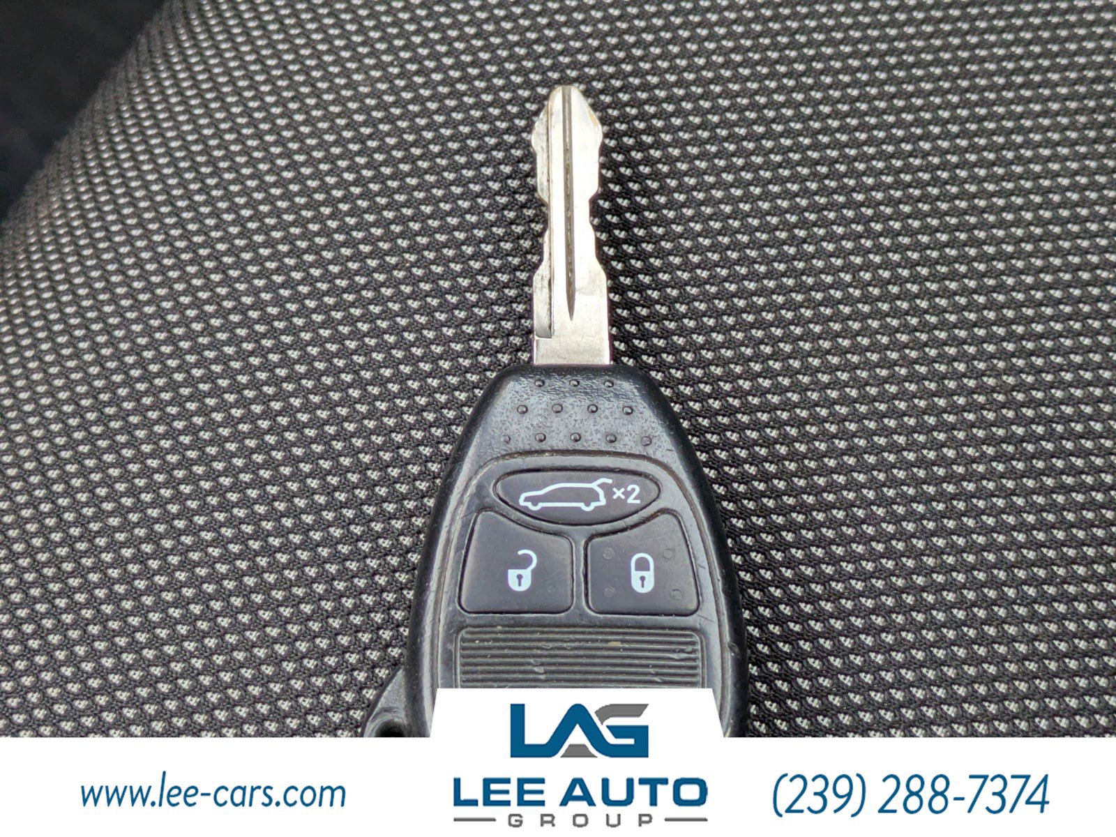 Used 2013 Dodge Avenger SE image 24