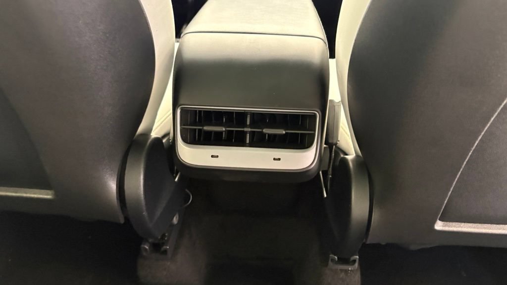 Used 2022 Tesla Model Y Performance AWD/4WD image 31