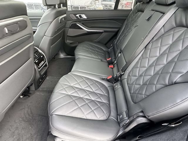 New 2026 BMW X7 xDrive40i w/ M Sport Package AWD/4WD image 8