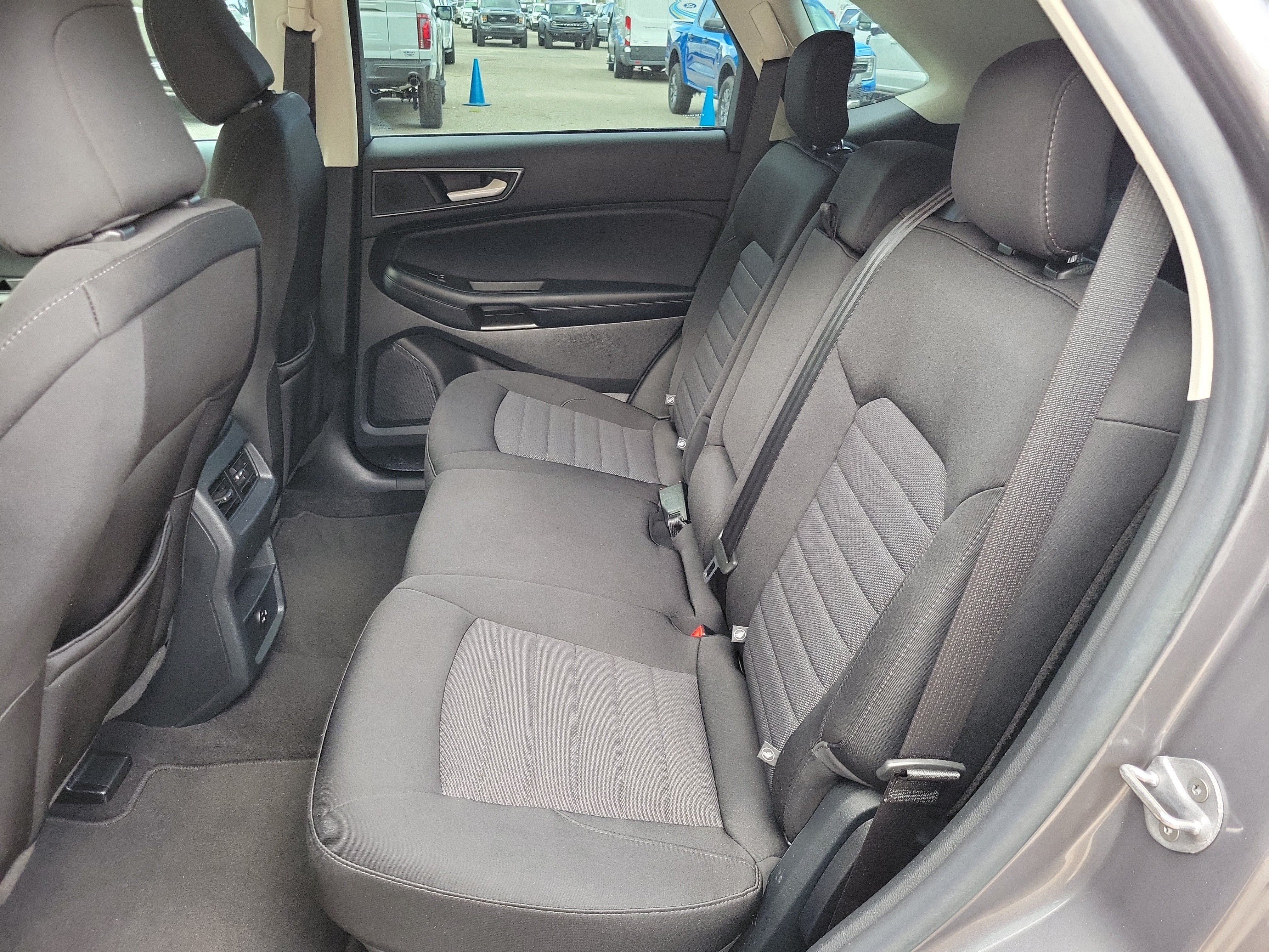 Used 2021 Ford Edge SE FWD image 15