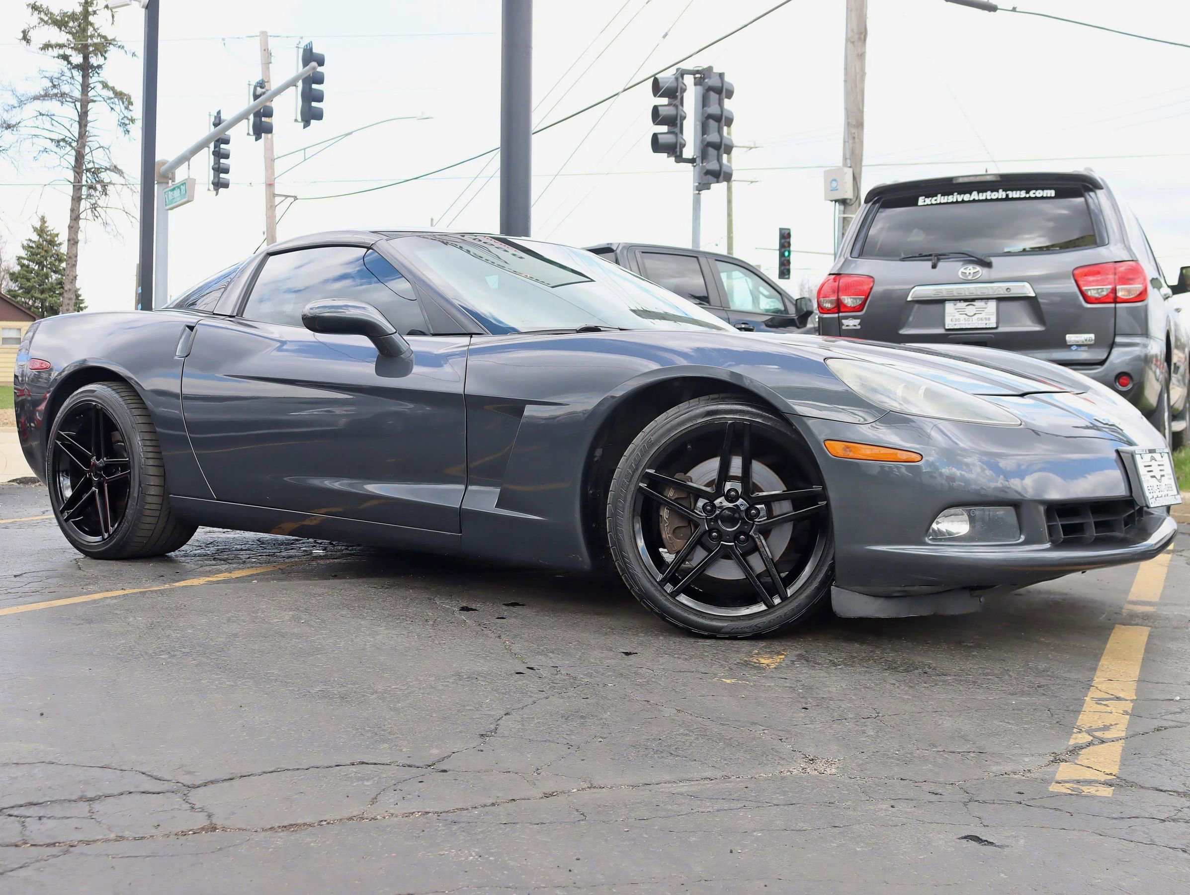 Used 2010 Chevrolet Corvette Coupe w/ Roof Package image 2