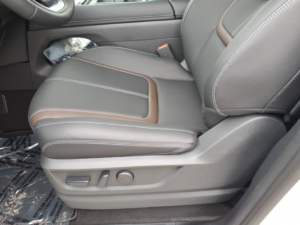 New 2026 Nissan Armada SL w/ Captain's Chari Seat Package AWD/4WD image 17