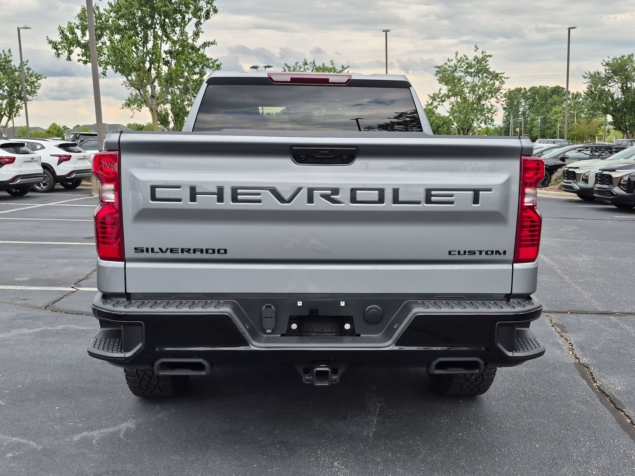 Used 2024 Chevrolet Silverado 1500 Custom Trail Boss w/ Dark Appearance Package AWD/4WD image 9