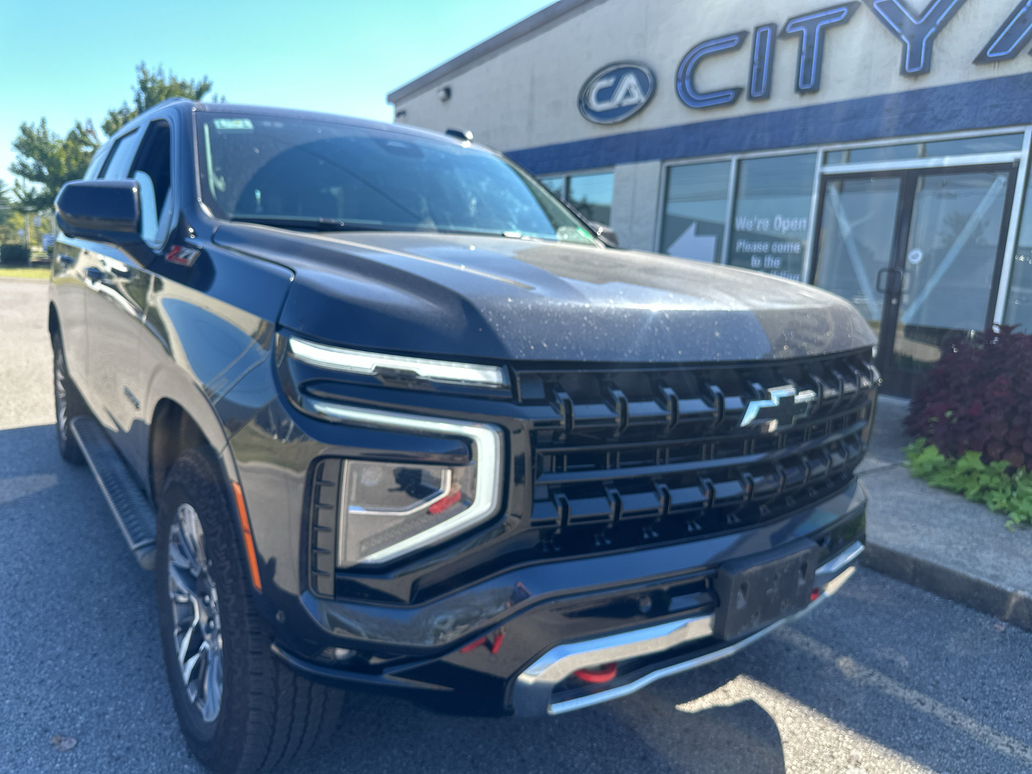 Used 2025 Chevrolet Tahoe Z71 AWD/4WD image 2