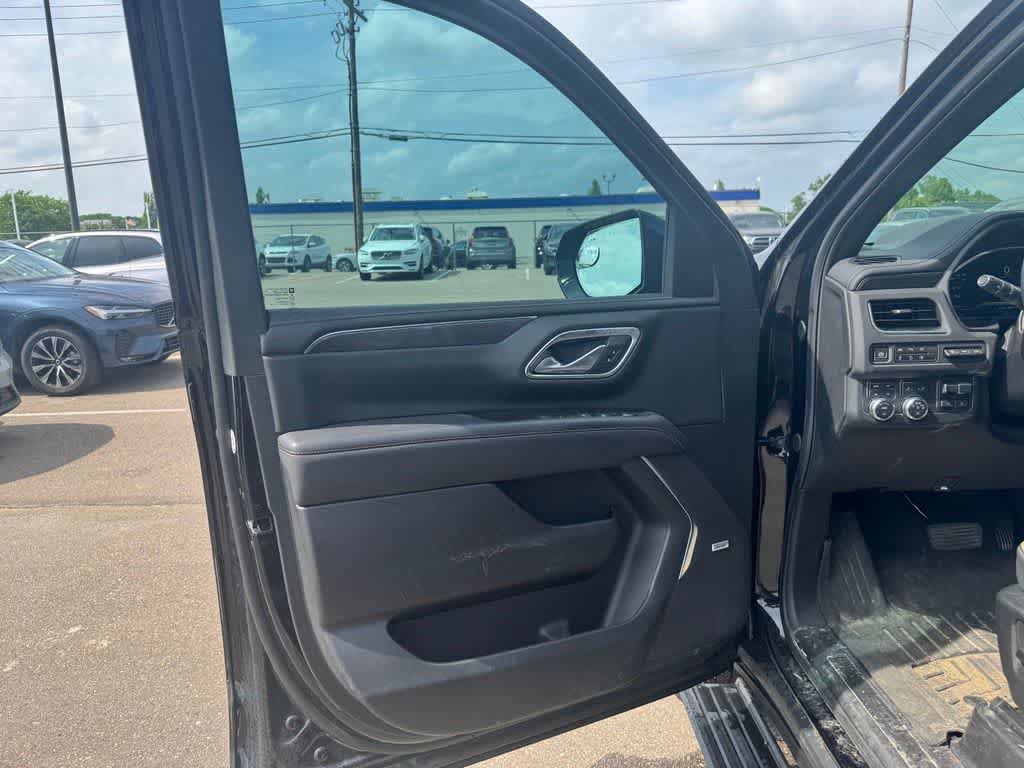 Used 2024 GMC Yukon XL AT4 w/ AT4 Premium Plus Package AWD/4WD image 18