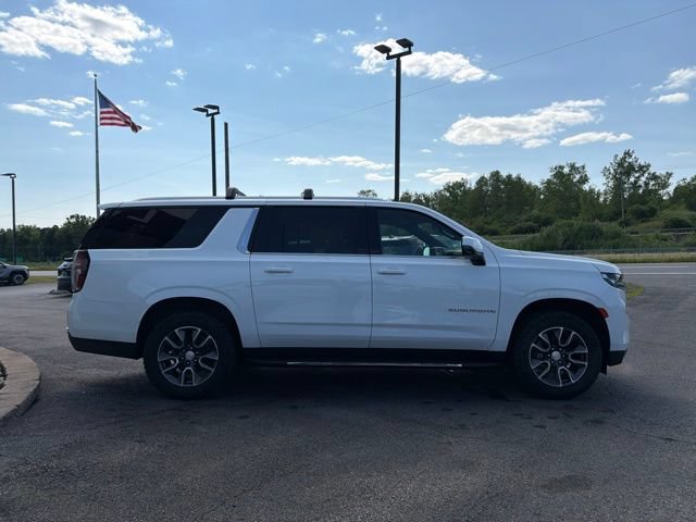 Used 2022 Chevrolet Suburban LT w/ LT Signature Plus Package AWD/4WD image 6