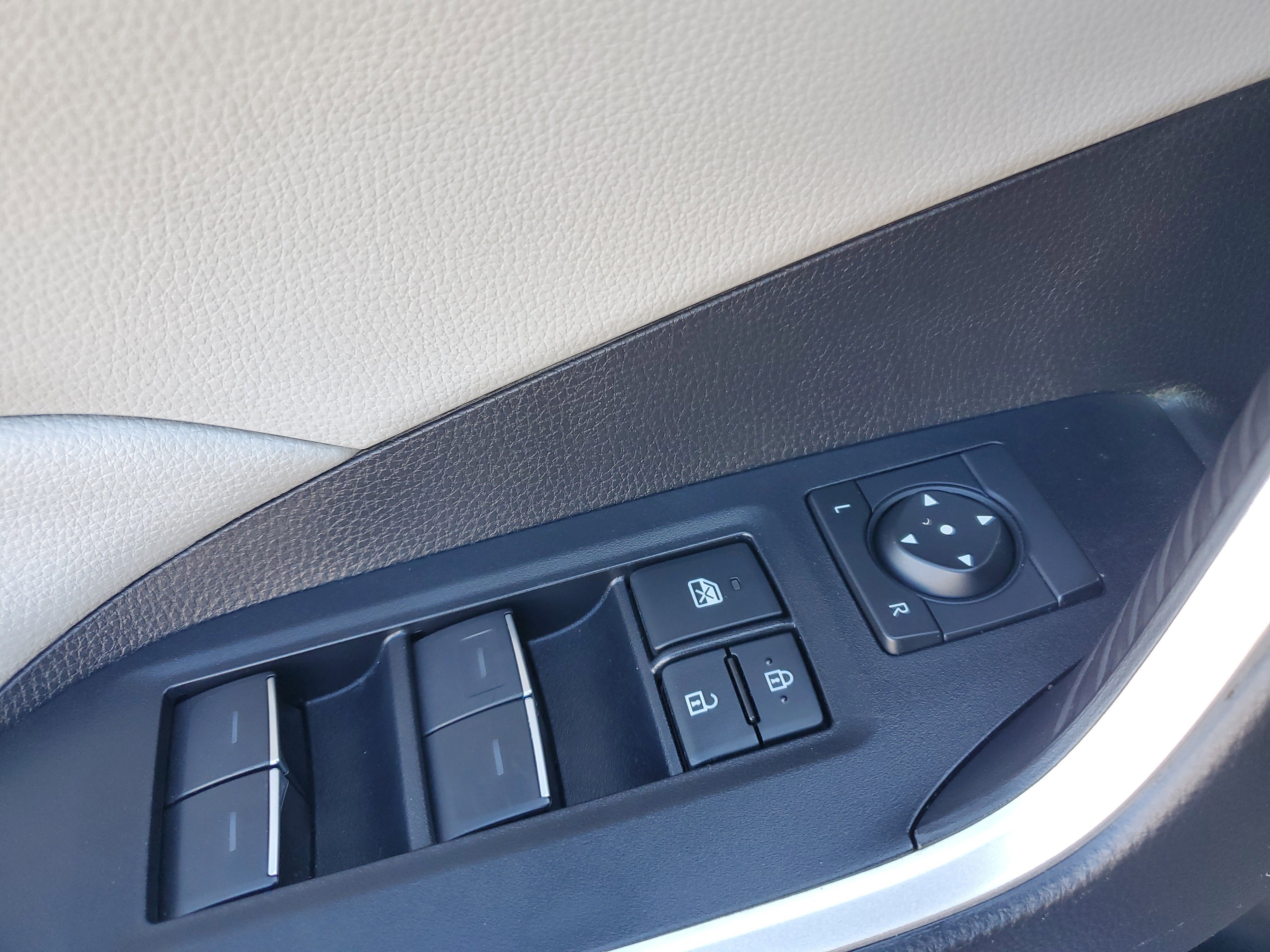 Used 2022 Toyota RAV4 XLE image 23