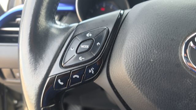 Used 2021 Toyota C-HR XLE FWD image 22