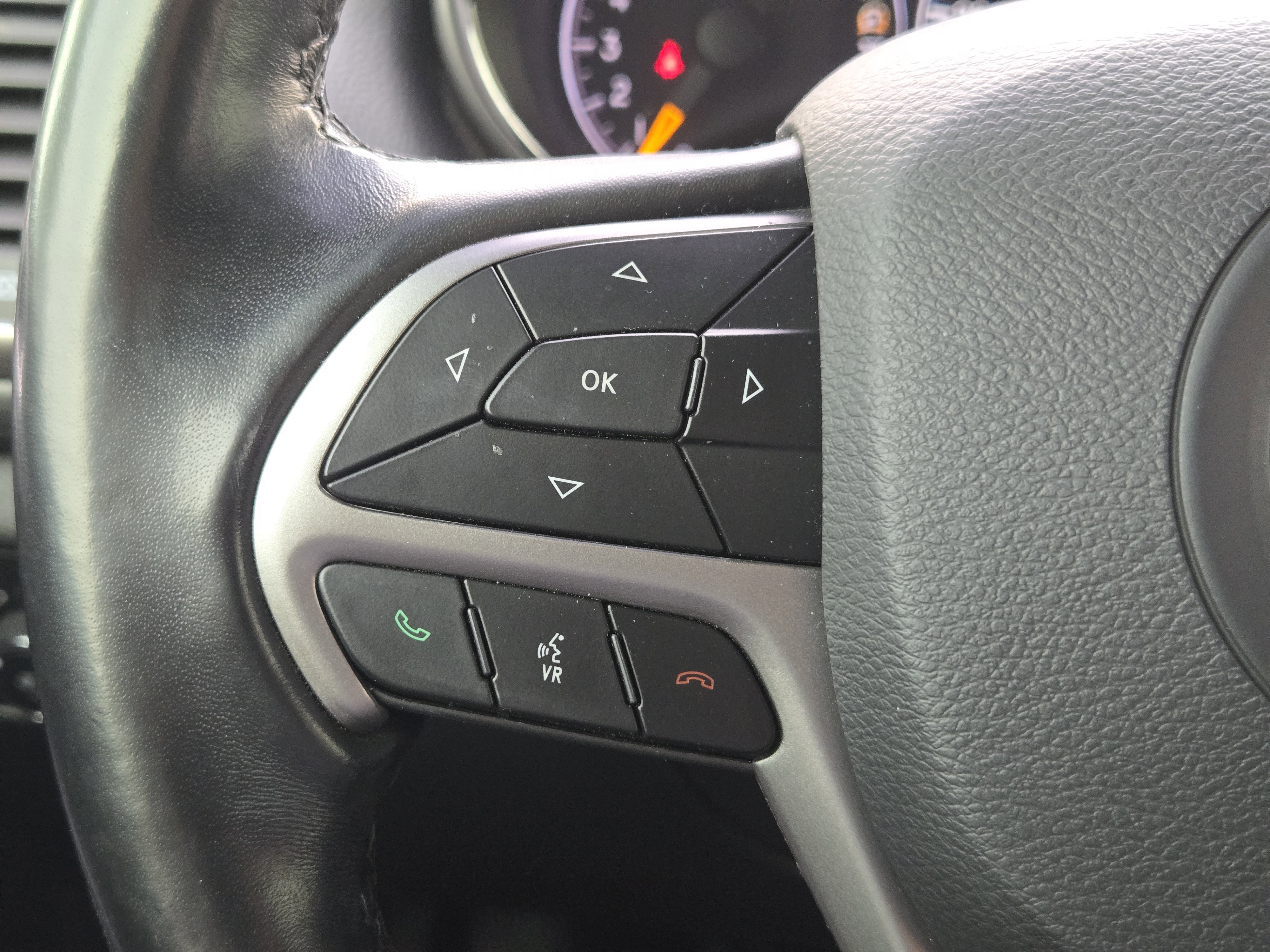 Used 2020 Jeep Grand Cherokee Laredo image 29