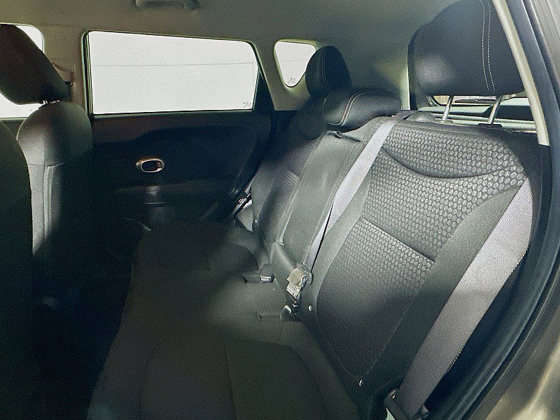 Used 2016 Kia Soul + image 20