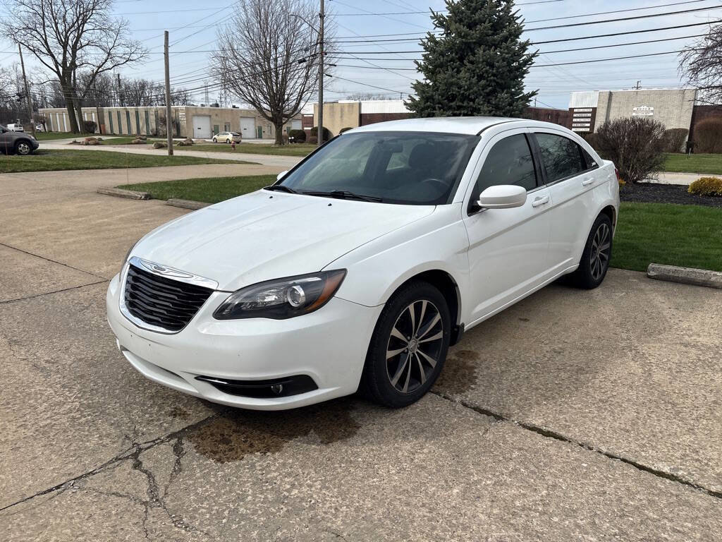 Used 2013 Chrysler 200 Touring w/ S Exterior Appearance Pkg image 3