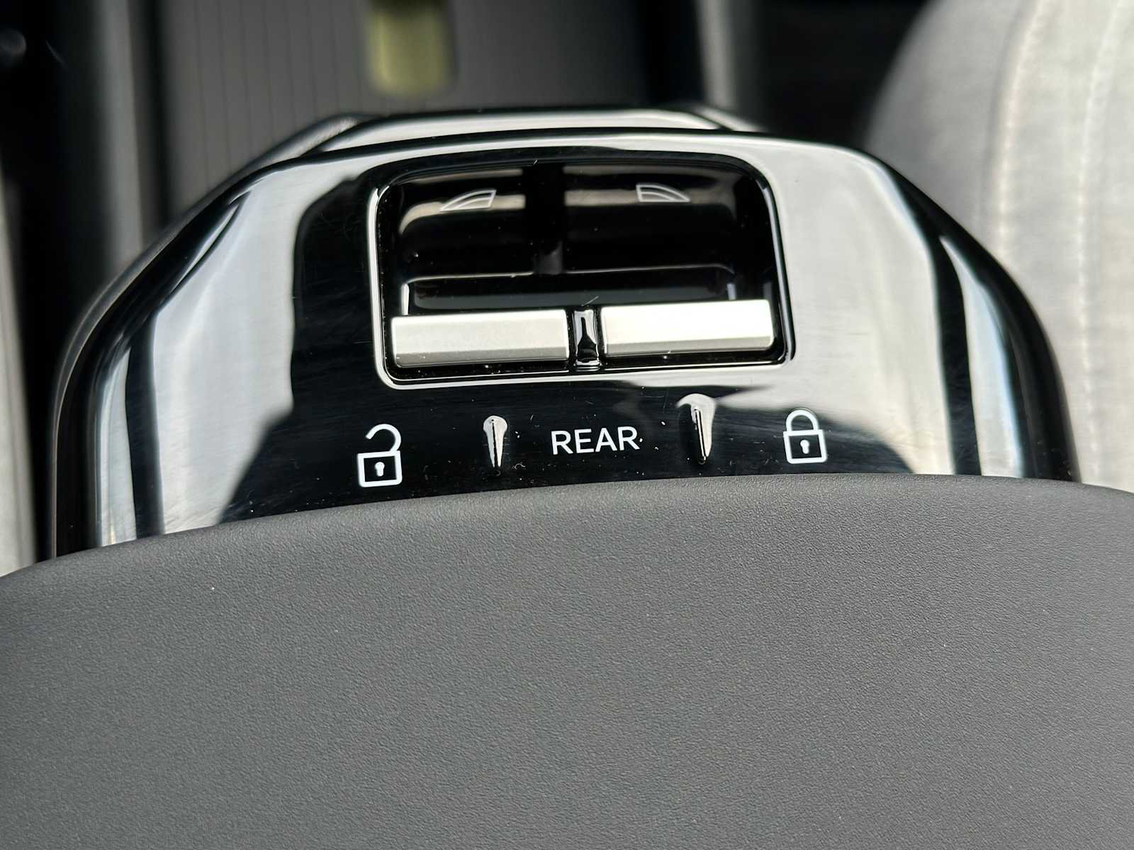 Used 2025 Volvo EX30 Ultra image 30