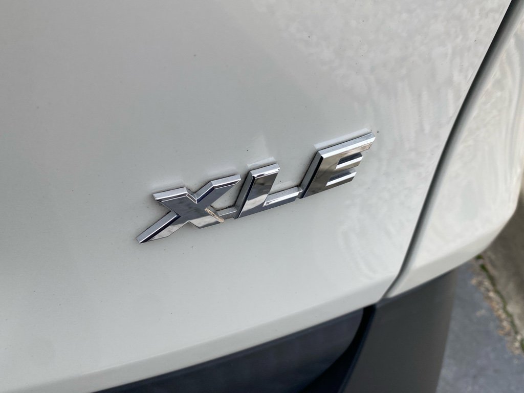 Used 2022 Toyota RAV4 XLE Premium image 12