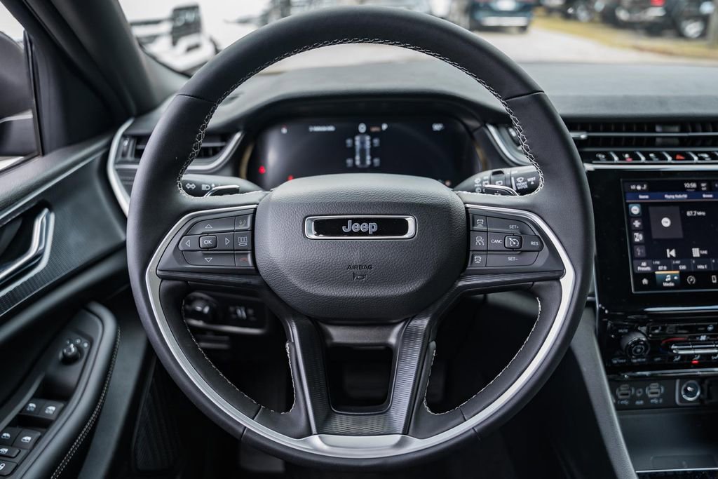 New 2025 Jeep Grand Cherokee Laredo X w/ Luxury Tech Group I image 28