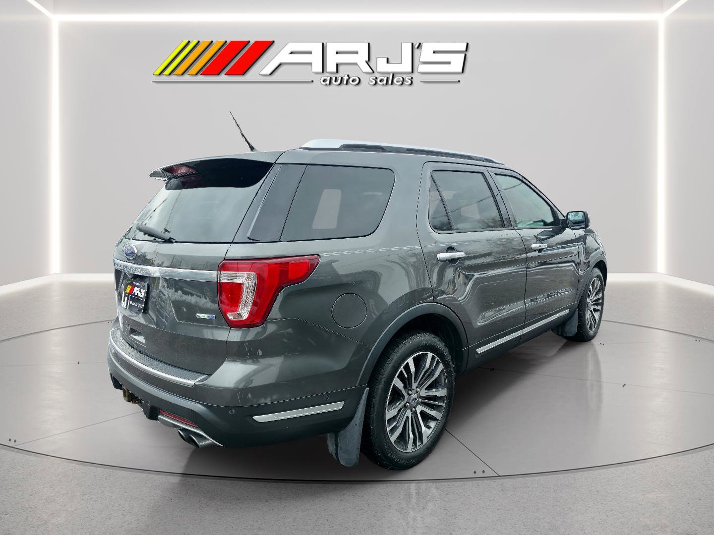 Used 2018 Ford Explorer Platinum image 5