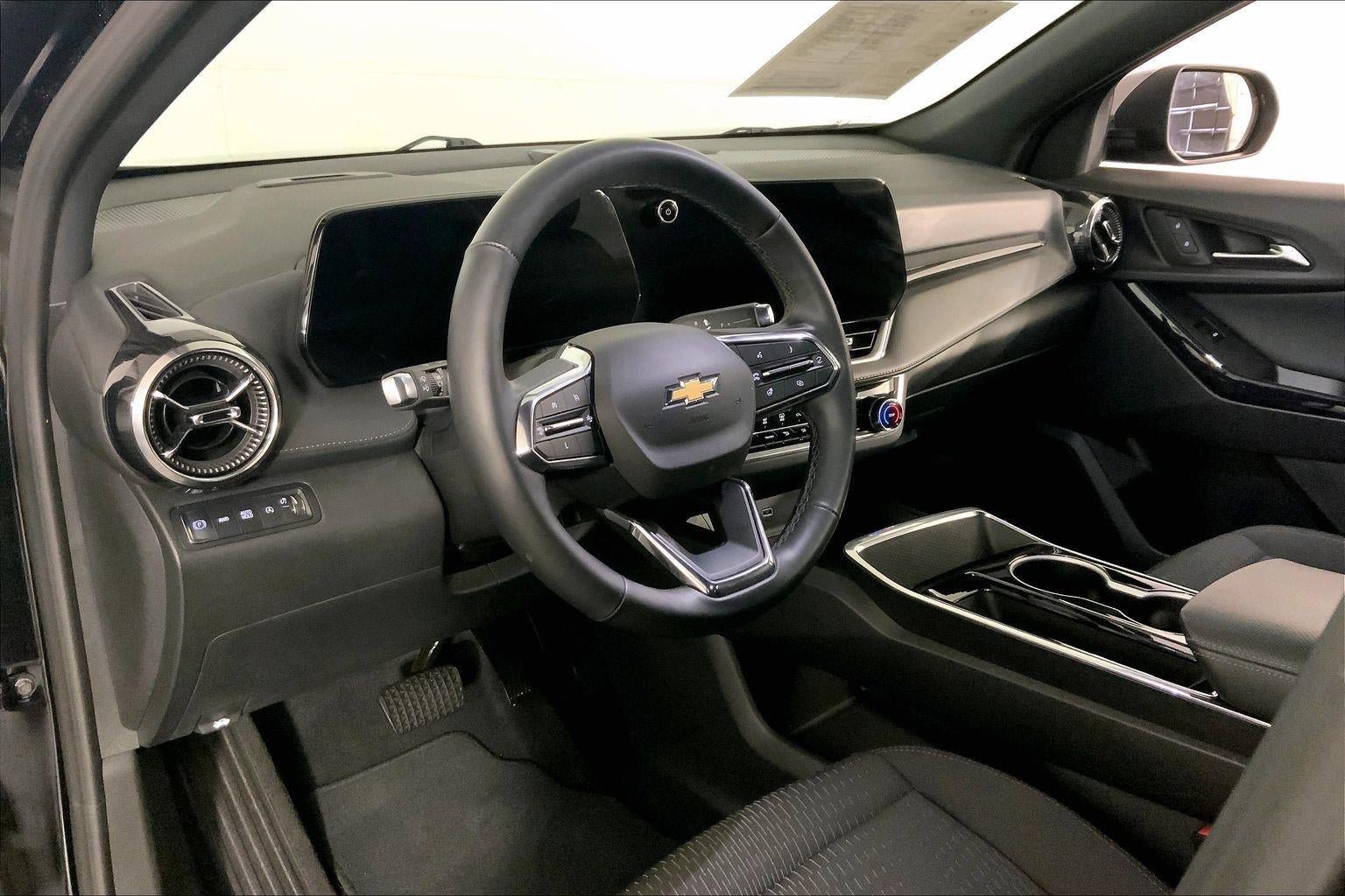Used 2025 Chevrolet Equinox LT image 14