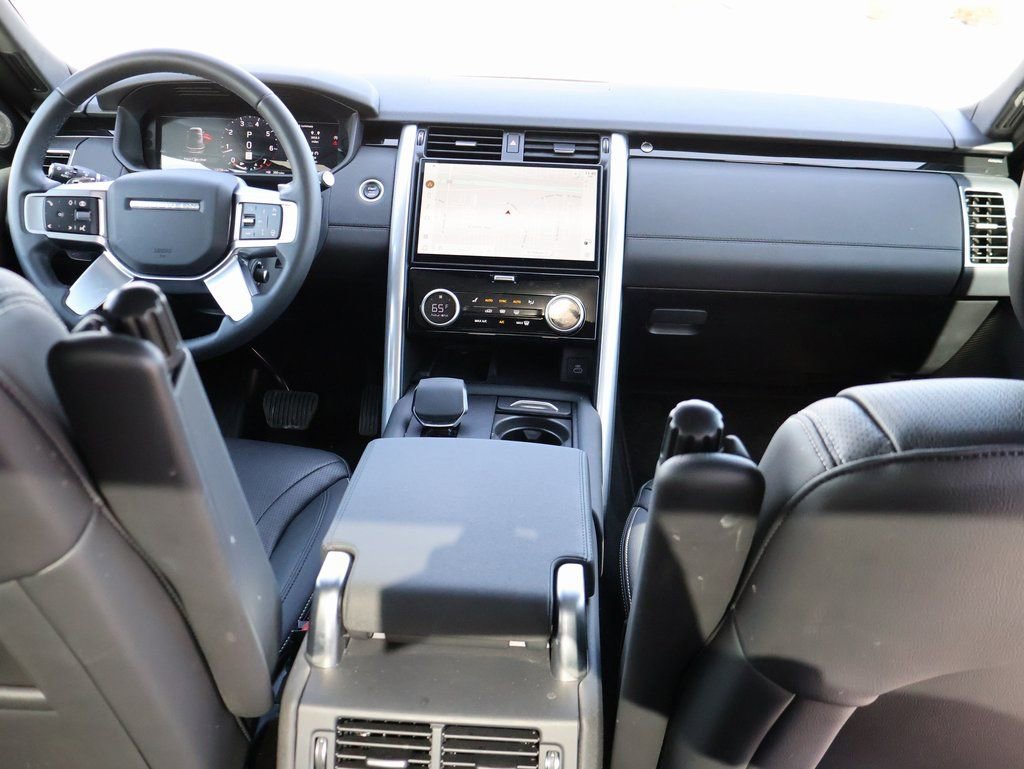 Used 2025 Land Rover Discovery S image 14
