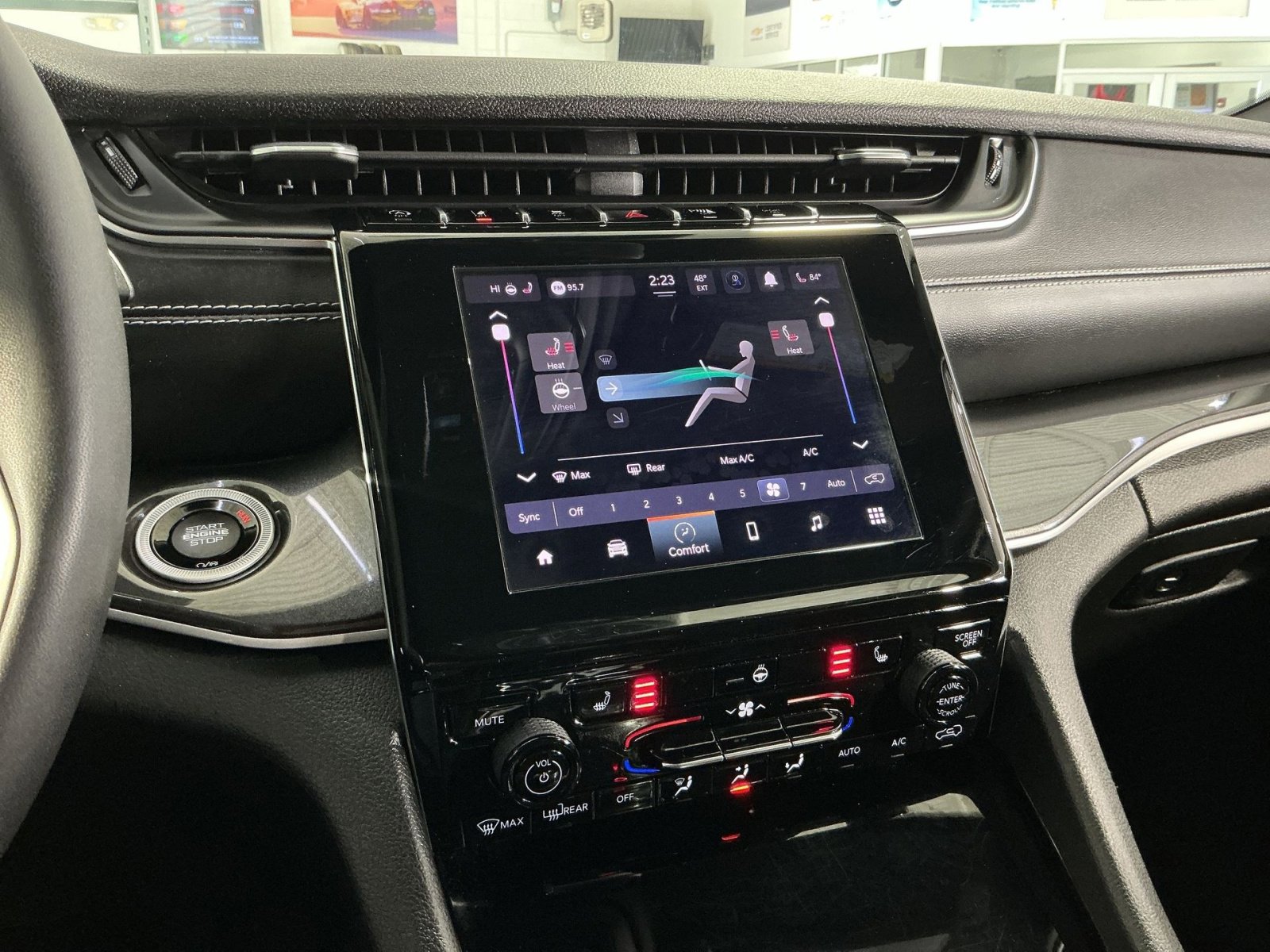 Used 2023 Jeep Grand Cherokee Altitude image 28