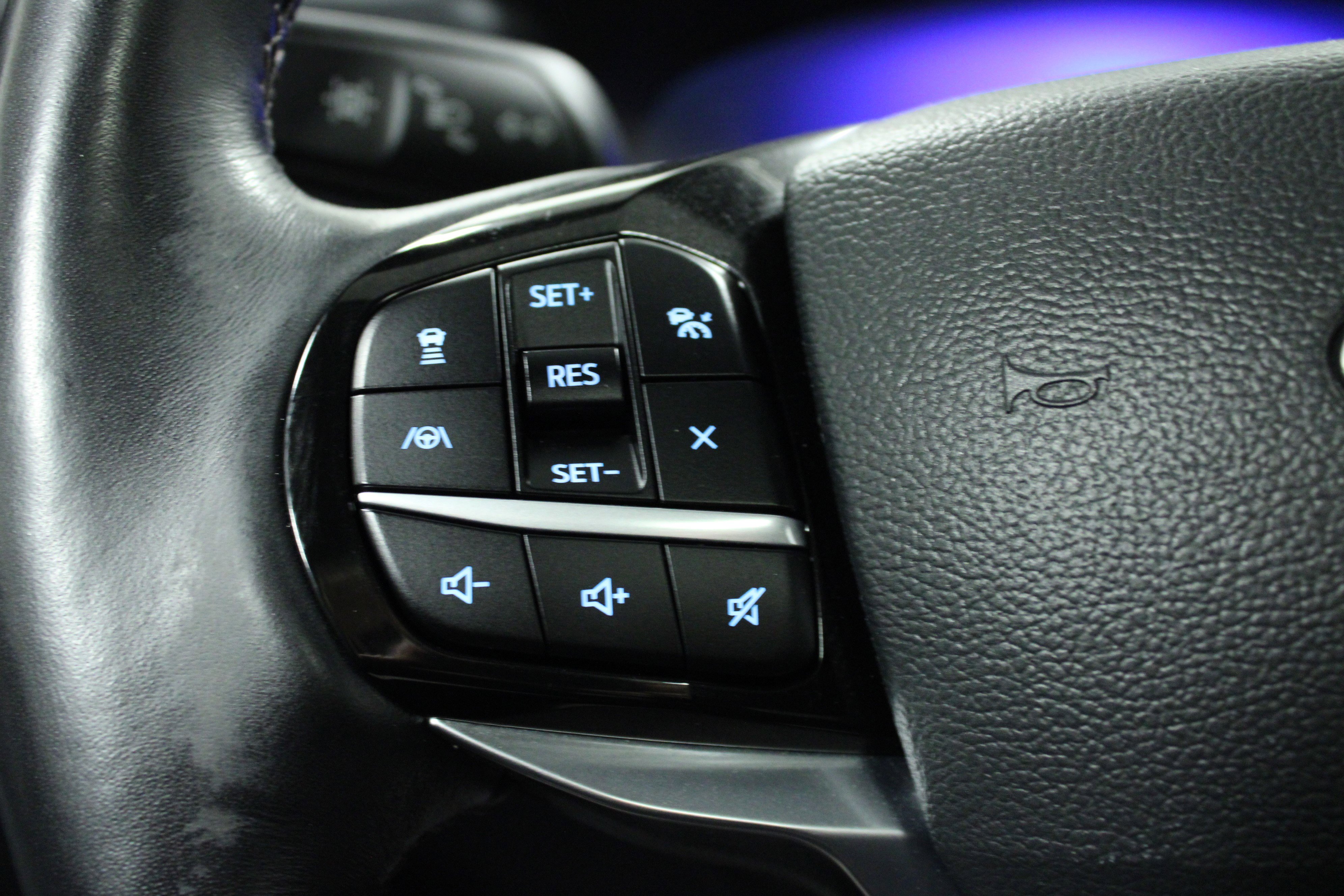 Used 2022 Ford Explorer Platinum w/ Technology Package RWD image 21