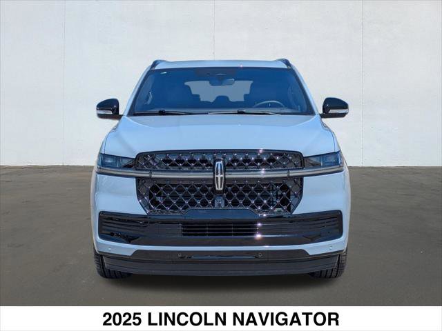 Used 2025 Lincoln Navigator Reserve w/ Jet Appearance Package image 7