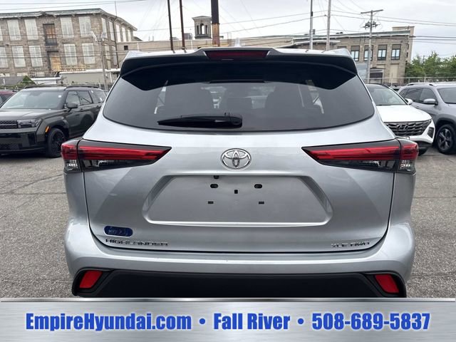 Used 2020 Toyota Highlander XLE AWD/4WD image 4