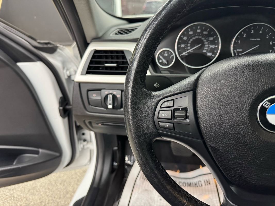 Used 2018 BMW 320i xDrive Sedan w/ Convenience Package image 25