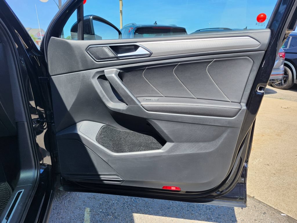 Certified 2024 Volkswagen Tiguan SE R-Line AWD/4WD image 9