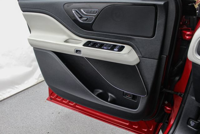 Used 2025 Lincoln Aviator AWD image 12