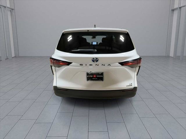 Certified 2022 Toyota Sienna LE FWD image 7