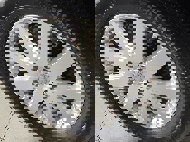 Used 2015 Chrysler Town & Country Touring w/ Driver Convenience Group image 14