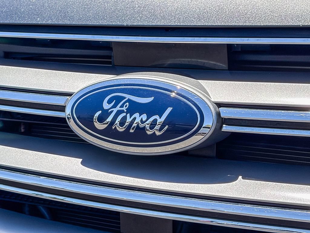 Used 2018 Ford Edge SEL w/ Equipment Group 201A FWD image 12