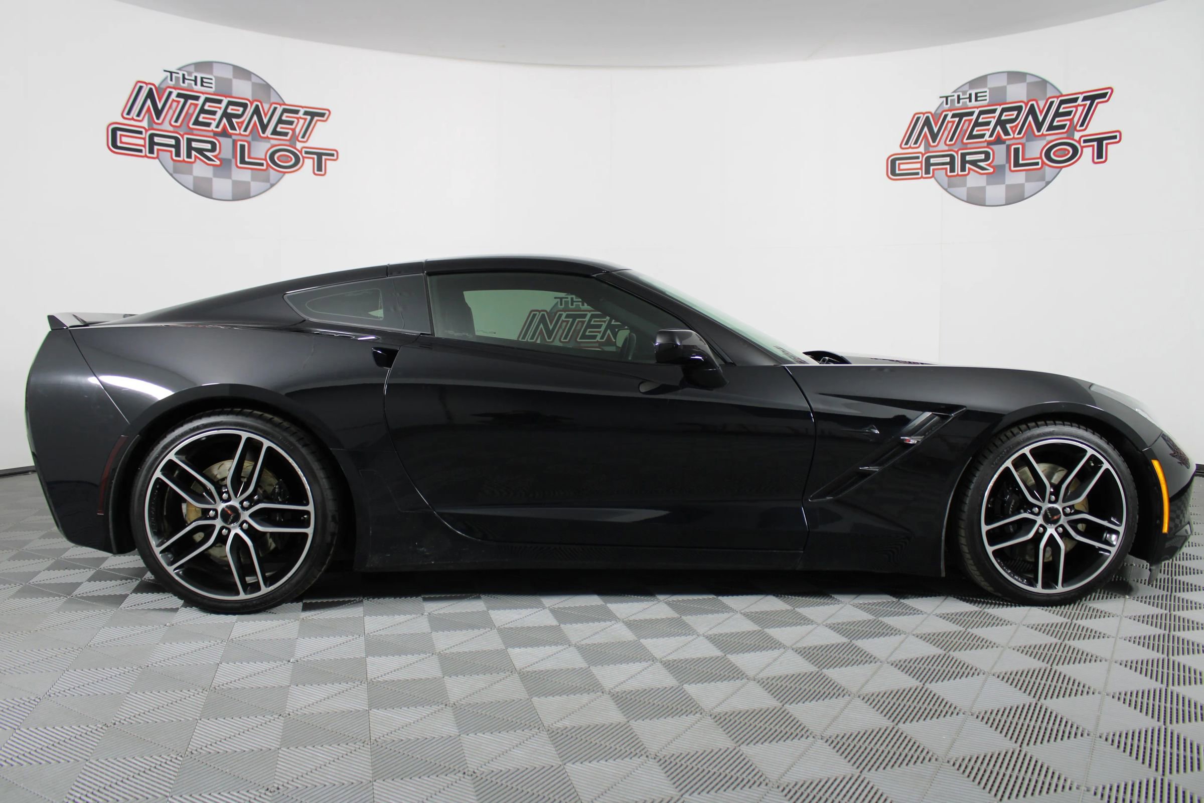 Used 2017 Chevrolet Corvette Stingray Coupe w/ Carbon Flash Badge Package image 8