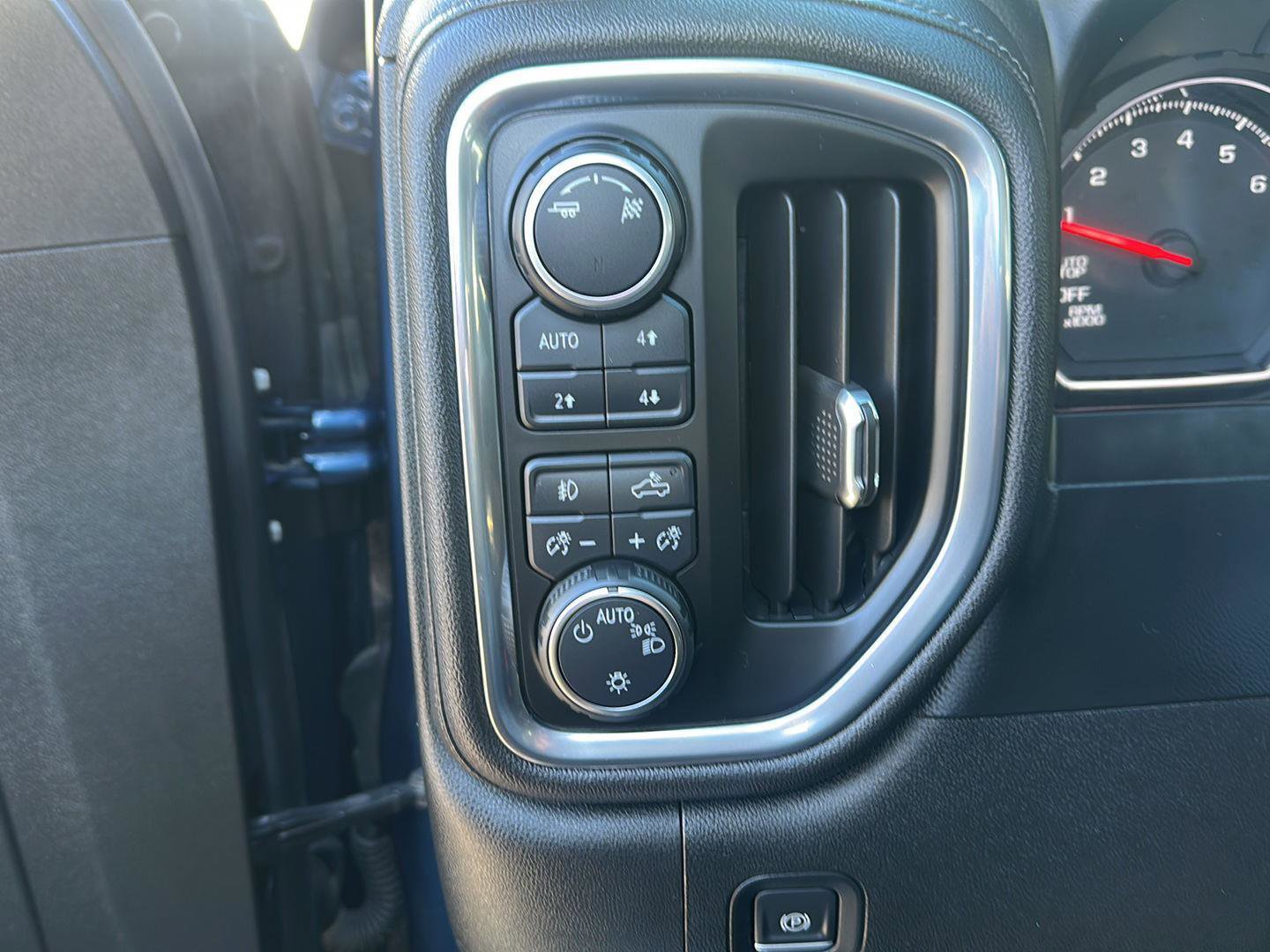 Used 2019 Chevrolet Silverado 1500 RST image 26