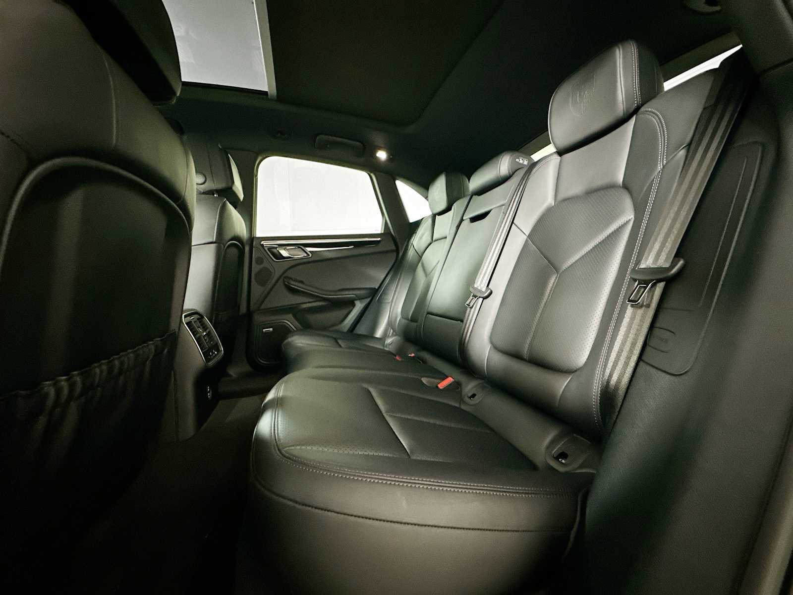 Certified 2025 Porsche Macan image 22
