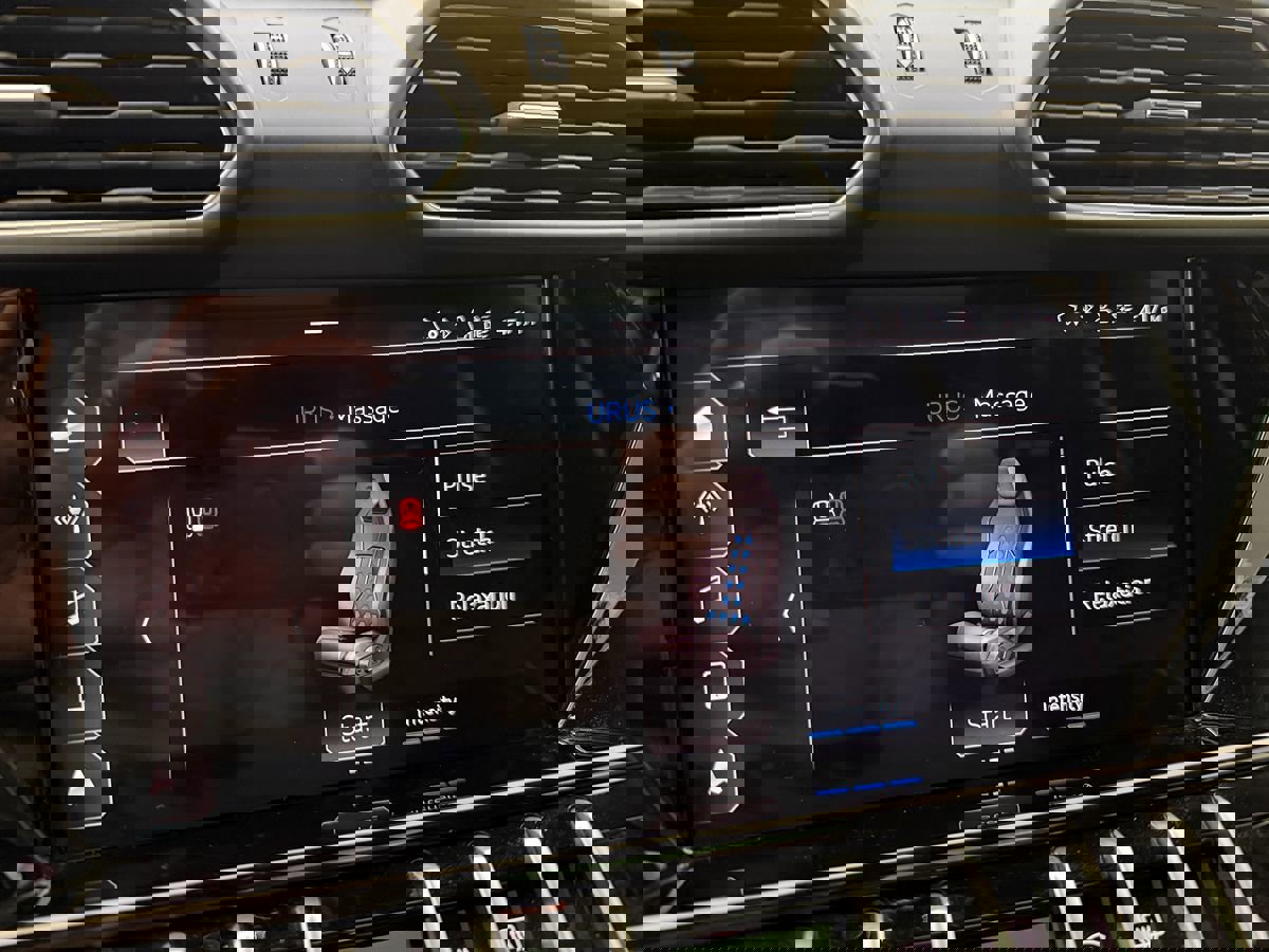 Used 2021 Lamborghini Urus image 44