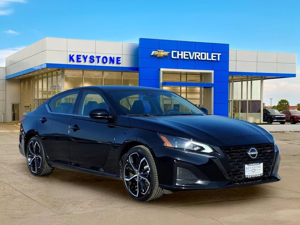 Used 2024 Nissan Altima 2.5 SR FWD image 1