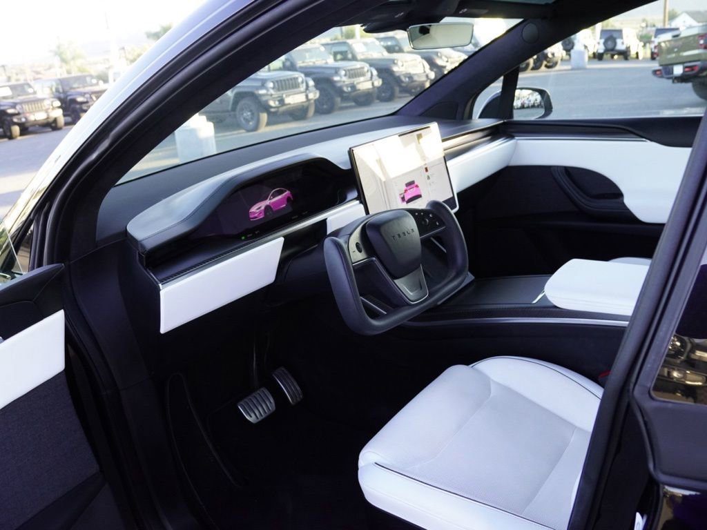 Used 2022 Tesla Model X Plaid image 16