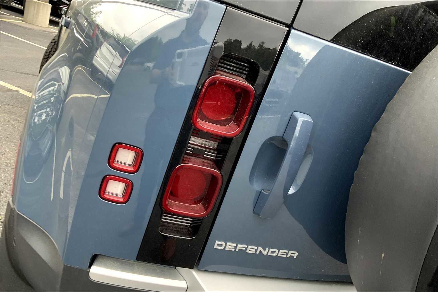 New 2025 Land Rover Defender 110 S image 5