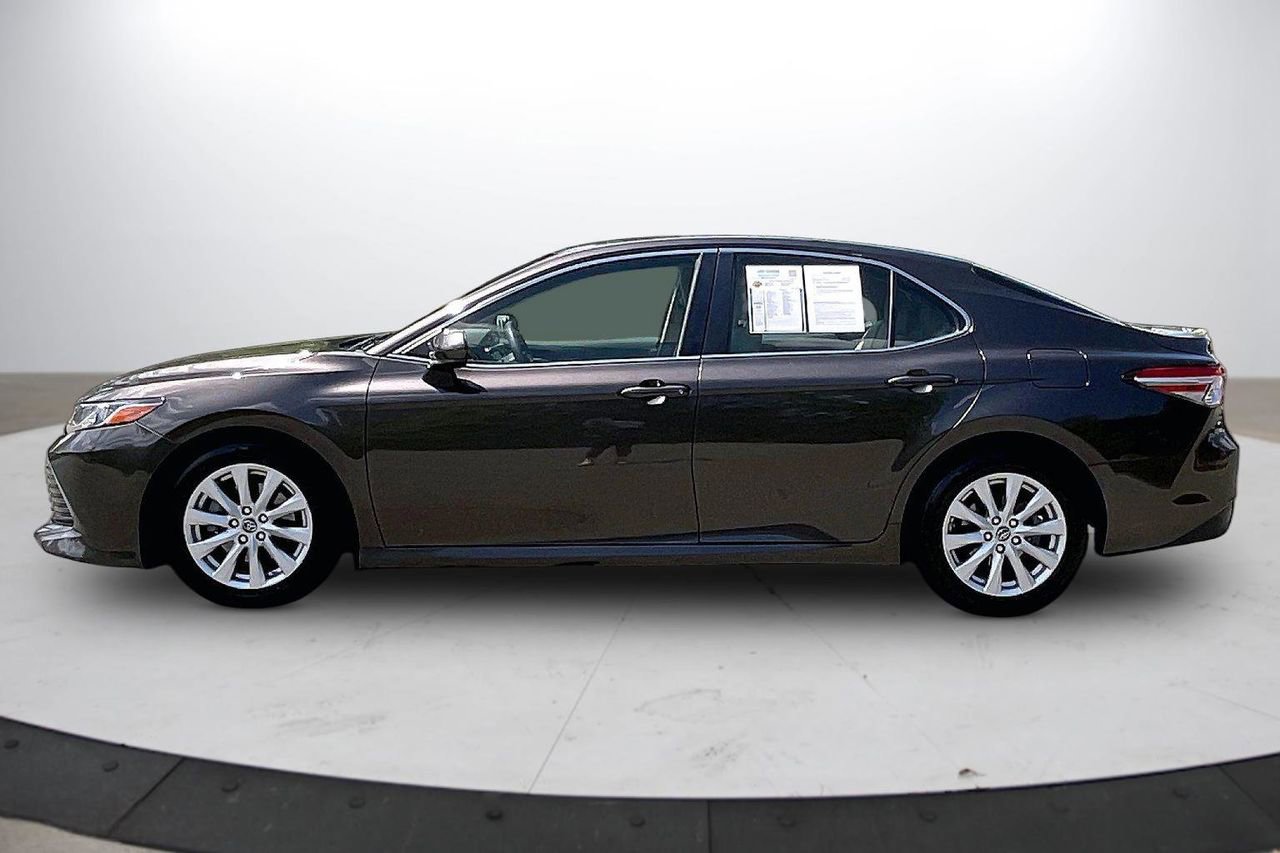Used 2018 Toyota Camry LE FWD image 6