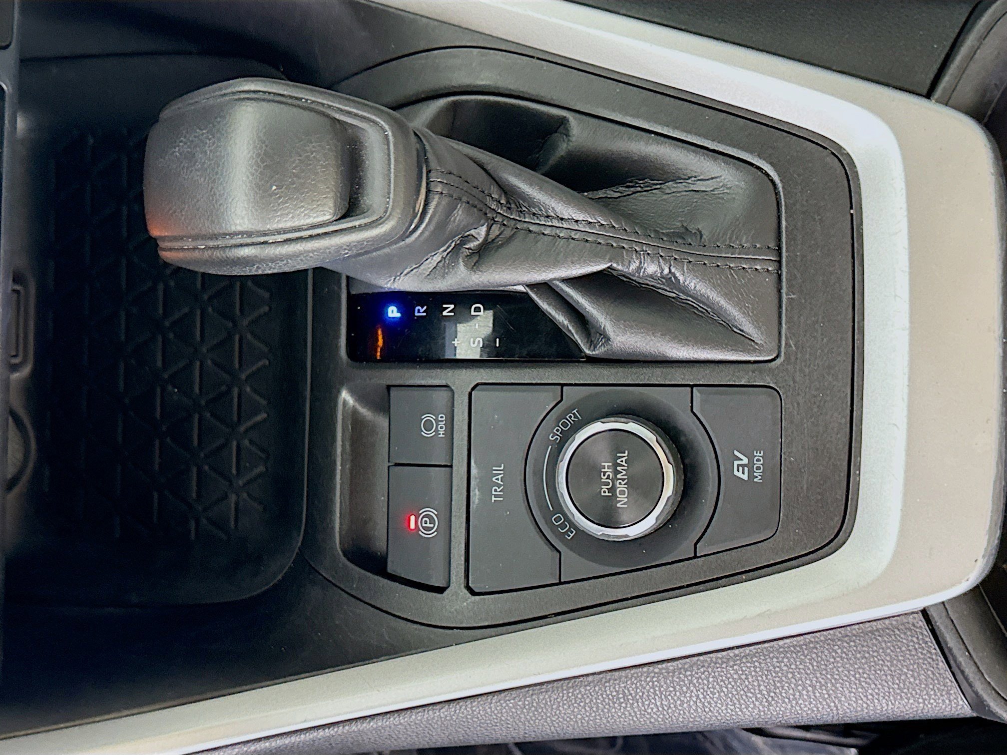 Used 2023 Toyota RAV4 XLE w/ XLE Grade Weather Package image 20