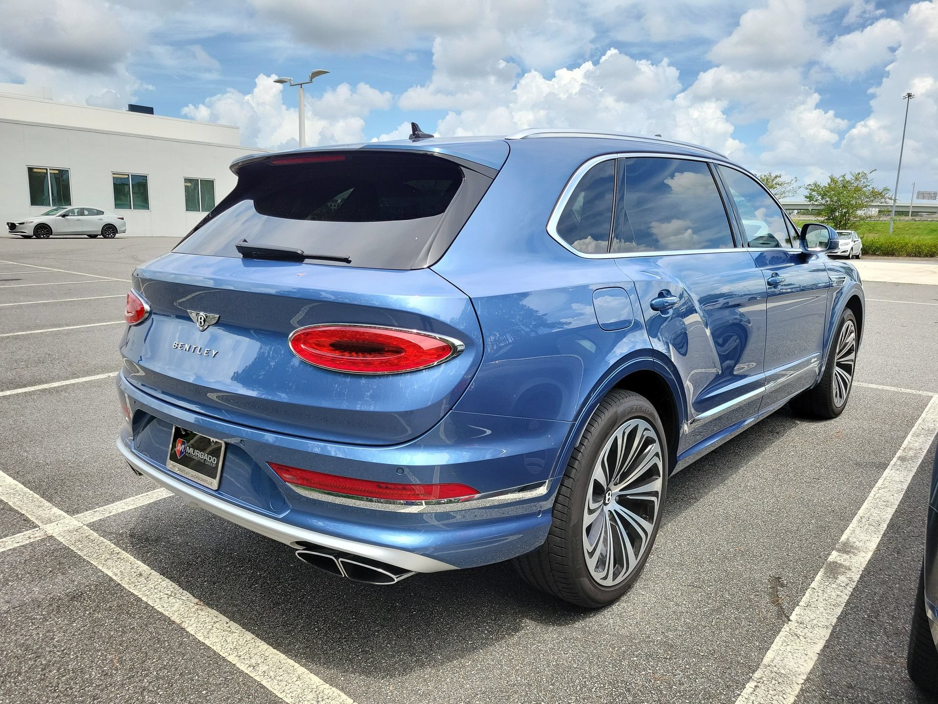 Used 2023 Bentley Bentayga Extended Wheelbase AWD/4WD image 10