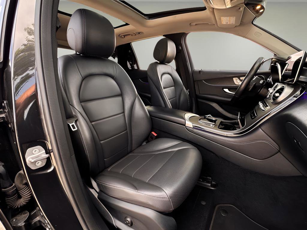 Used 2021 Mercedes-Benz GLC 300 w/ Premium Package image 23