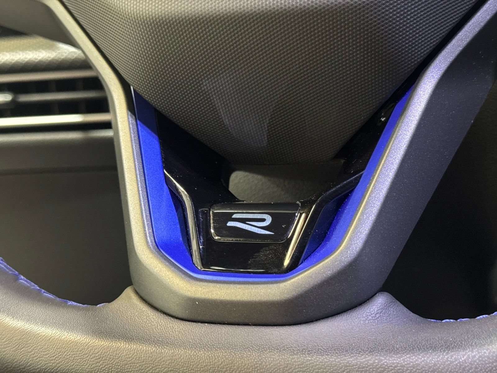 Used 2024 Volkswagen Golf R AWD/4WD image 27
