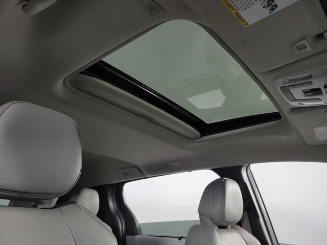 Used 2025 Toyota Sienna XLE FWD image 20