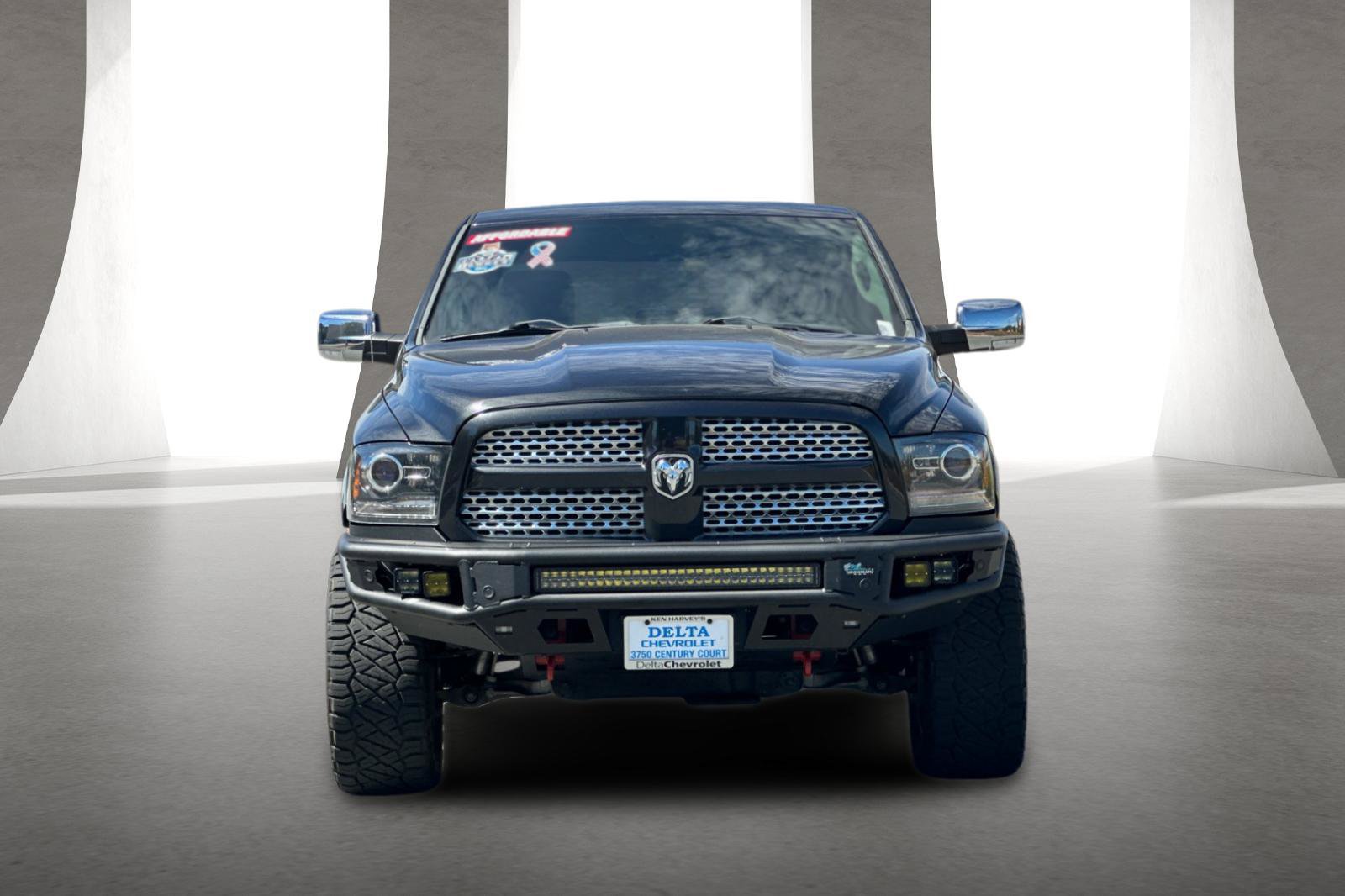 Used 2015 RAM 1500 Laramie w/ Convenience Group AWD/4WD image 9